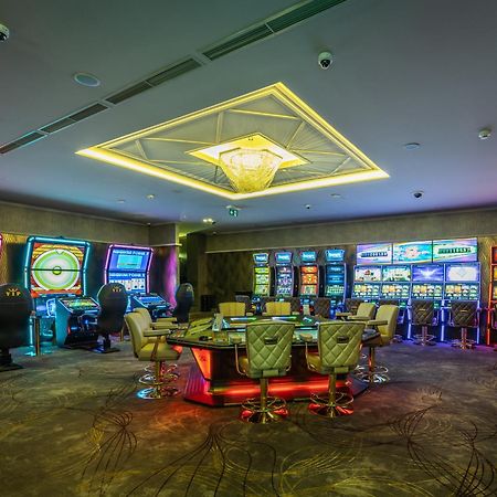 Hotel Europa Комарно Экстерьер фото