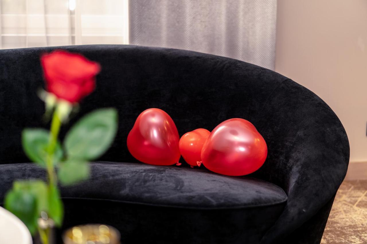 Hotel Europa Комарно Экстерьер фото